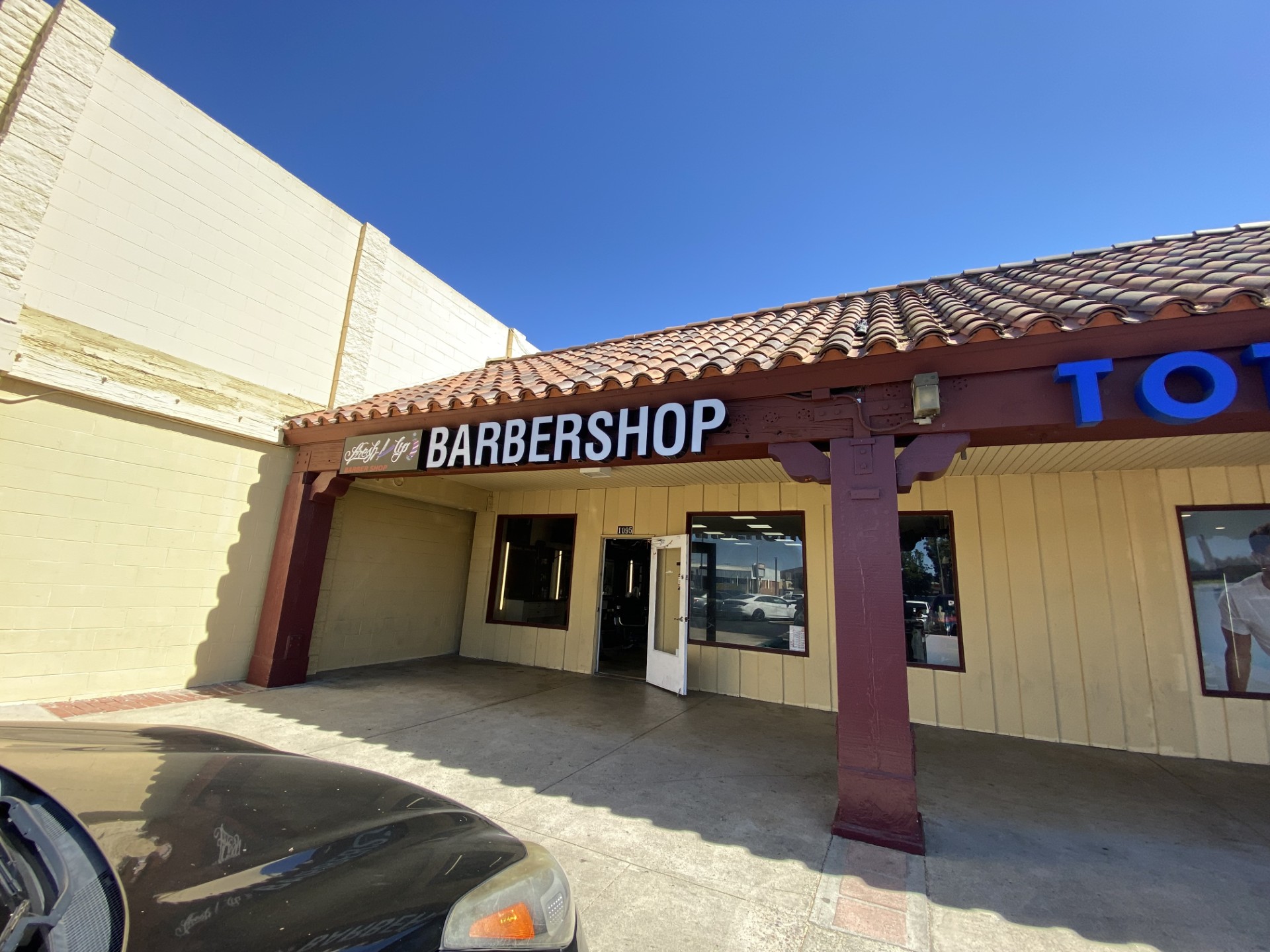 1095 E Main St